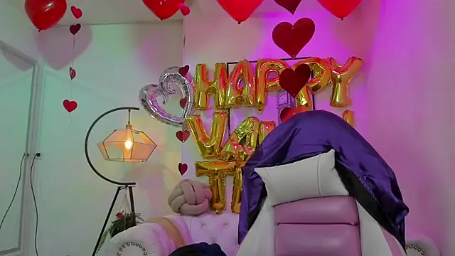 Snapshot of Theia_moon chatting on 02/15/25, 12:54 Theia moon online show from 02/15/25, 12:54