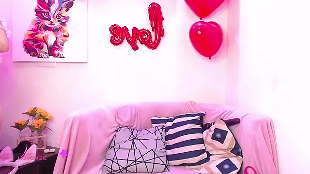 Snapshot of Theia_moon chatting on 02/16/25, 10:21 Theia moon online show from 02/16/25, 10:21