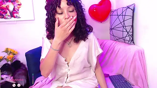 Snapshot of Theia_moon chatting on 02/16/25, 04:32 Theia moon online show from 02/16/25, 04:32
