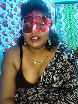 Snapshot of RomeoJuliet345 chatting on 01/12/25, 10:43 RomeoJuliet345 online show from 01/12/25, 10:43