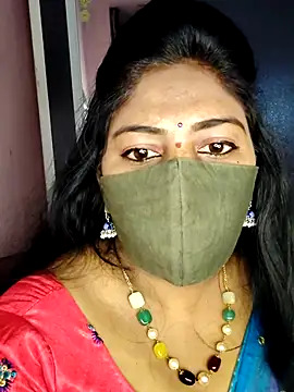 Snapshot of RomeoJuliet345 chatting on 11/25/25, 07:52 RomeoJuliet345 online show from 11/25/25, 07:52