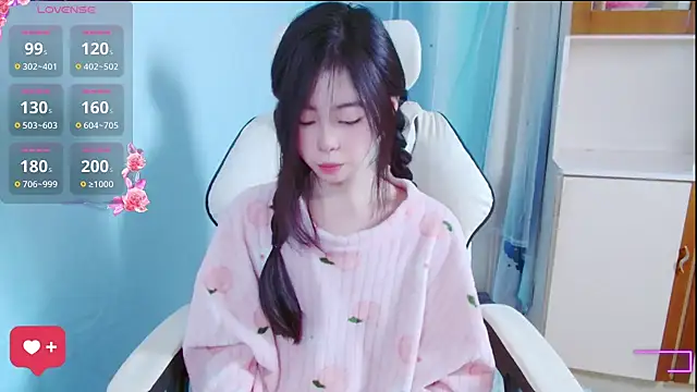Snapshot of xiyao1314 chatting on 10/21/25, 04:57 xiyao1314 online show from 10/21/25, 04:57