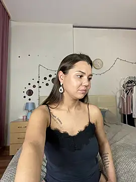 Snapshot of MiraMiss chatting on 01/04/25, 03:28 MiraMiss online show from 01/04/25, 03:28
