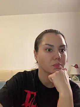 Snapshot of MiraMiss chatting on 10/17/25, 07:44 MiraMiss online show from 10/17/25, 07:44