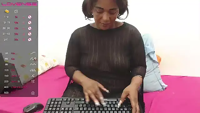 Snapshot of SexyEbony37X chatting on 03/11/25, 06:00 SexyEbony37X online show from 03/11/25, 06:00