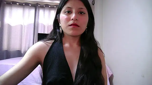 Snapshot of petite_paola chatting on 01/09/25, 08:11 petite paola online show from 01/09/25, 08:11