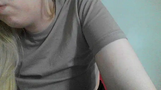 Snapshot of bunnyamy chatting on 01/17/25, 12:42 bunnyamy online show from 01/17/25, 12:42