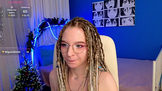 Snapshot of VioletShine chatting on 12/25/24, 04:32 VioletShine online show from 12/25/24, 04:32