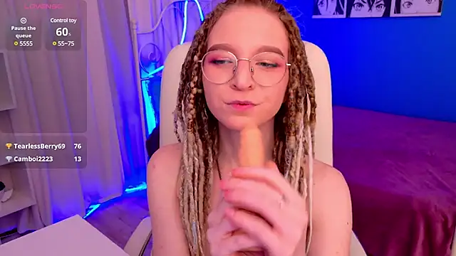 Snapshot of VioletShine chatting on 02/07/25, 02:58 VioletShine online show from 02/07/25, 02:58