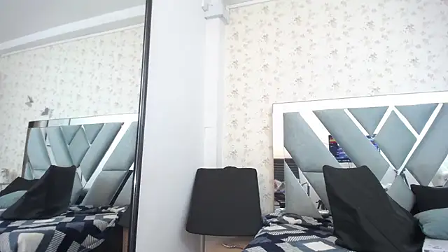 Snapshot of Queenjenn__ chatting on 01/02/25, 07:07 Queenjenn online show from 01/02/25, 07:07