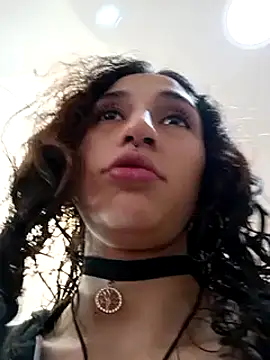 Snapshot of Queenjenn__ chatting on 02/04/25, 02:21 Queenjenn online show from 02/04/25, 02:21