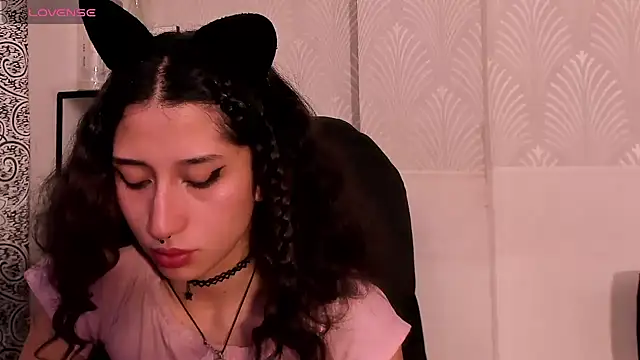 Snapshot of Queenjenn__ chatting on 03/02/25, 07:54 Queenjenn online show from 03/02/25, 07:54