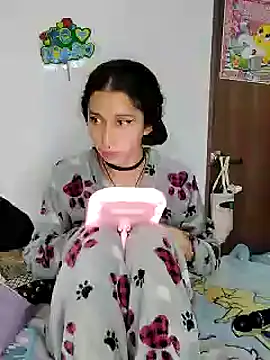 Snapshot of Queenjenn__ chatting on 05/17/26, 07:50 Queenjenn online show from 05/17/26, 07:50