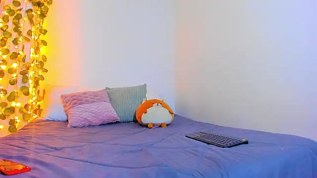 emillyhills online show from 02/06/25, 07:24