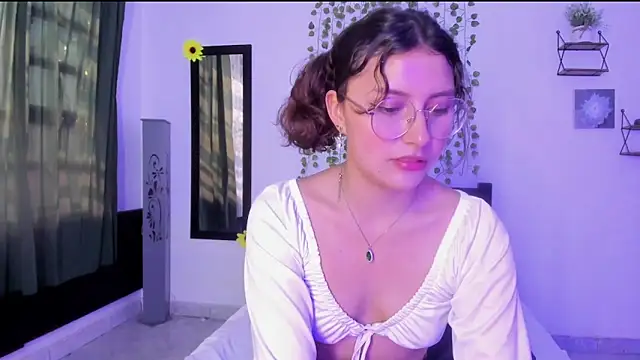 Snapshot of Noellesable chatting on 12/05/24, 02:44 Noellesable online show from 12/05/24, 02:44