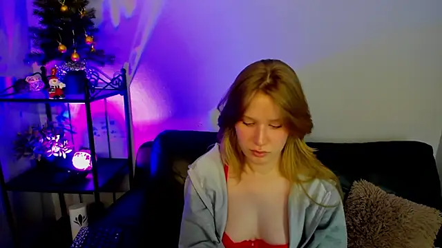 Snapshot of EvaStevs chatting on 12/20/24, 10:54 EvaStevs online show from 12/20/24, 10:54