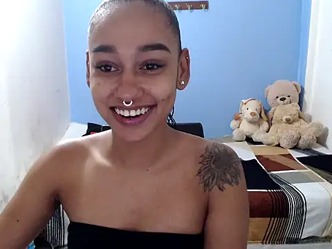 Snapshot of candy_abie12 chatting on 10/23/25, 01:32 candy abie12 online show from 10/23/25, 01:32