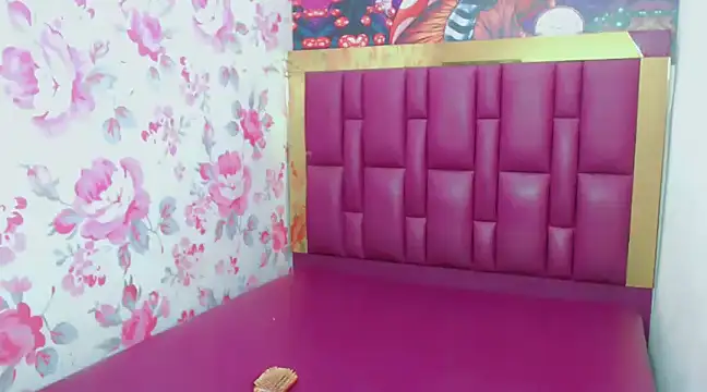 Snapshot of Luna_and_valery chatting on 01/13/25, 08:04 Luna and valery online show from 01/13/25, 08:04