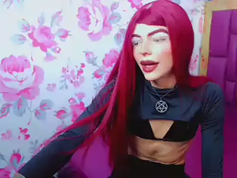 Snapshot of Luna_and_valery chatting on 01/18/25, 08:19 Luna and valery online show from 01/18/25, 08:19