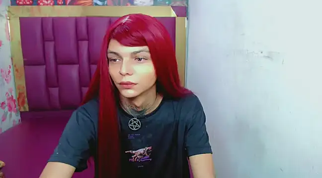 Snapshot of Luna_and_valery chatting on 01/22/25, 08:17 Luna and valery online show from 01/22/25, 08:17