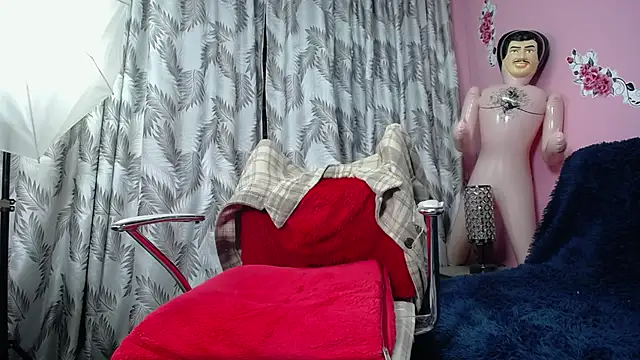 Snapshot of Kate_Laurence_ chatting on 12/14/24, 10:13 Kate Laurence online show from 12/14/24, 10:13