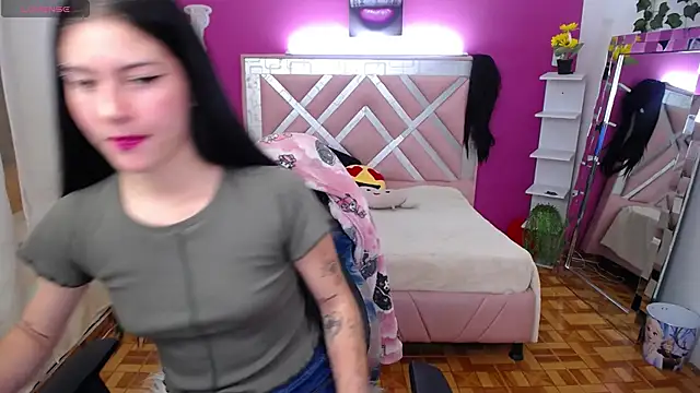 Snapshot of Kate_Laurence_ chatting on 02/24/25, 07:30 Kate Laurence online show from 02/24/25, 07:30