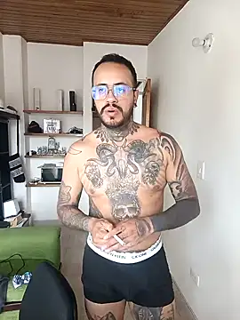 Snapshot of Nicky_smith__ chatting on 12/12/24, 08:32 Nicky smith online show from 12/12/24, 08:32