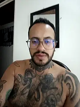 Snapshot of Nicky_smith__ chatting on 12/13/24, 02:43 Nicky smith online show from 12/13/24, 02:43