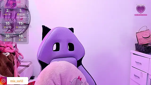 mia johns  online show from 11/13/25, 05:50