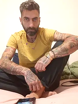 Snapshot of Italian69am chatting on 11/19/25, 10:37 Italian69am online show from 11/19/25, 10:37