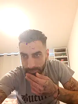 Snapshot of Italian69am chatting on 12/21/25, 01:29 Italian69am online show from 12/21/25, 01:29