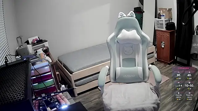 Snapshot of LilyFoxxx chatting on 03/20/26, 05:23 LilyFoxxx online show from 03/20/26, 05:23