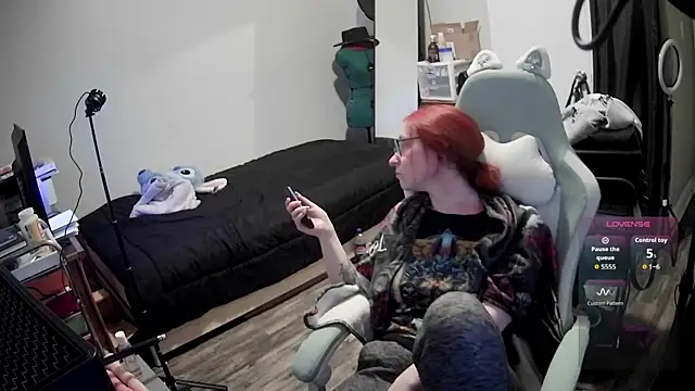 Snapshot of LilyFoxxx chatting on 03/27/26, 05:46 LilyFoxxx online show from 03/27/26, 05:46