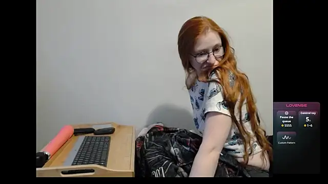 Snapshot of LilyFoxxx chatting on 04/24/26, 05:43 LilyFoxxx online show from 04/24/26, 05:43
