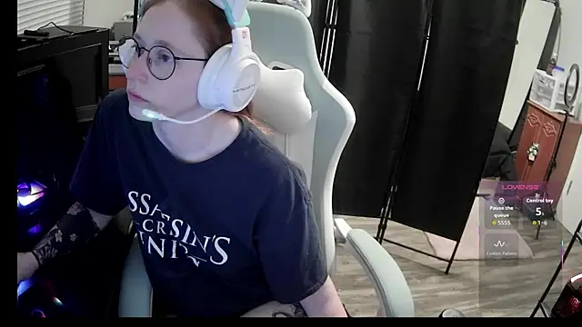 Snapshot of LilyFoxxx chatting on 05/27/26, 05:15 LilyFoxxx online show from 05/27/26, 05:15