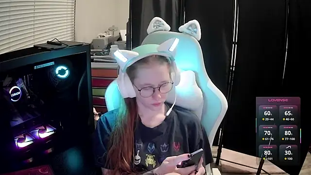 Snapshot of LilyFoxxx chatting on 06/06/26, 05:56 LilyFoxxx online show from 06/06/26, 05:56