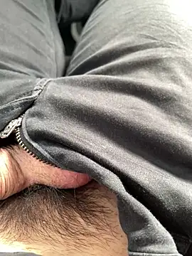 Snapshot of xxxxxrenxxxxx chatting on 12/20/24, 03:36 xxxxxrenxxxxx online show from 12/20/24, 03:36