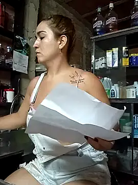 Snapshot of alexax0 chatting on 02/05/25, 10:44 alexax0 online show from 02/05/25, 10:44