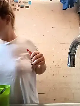 Snapshot of alexax0 chatting on 02/12/25, 03:05 alexax0 online show from 02/12/25, 03:05