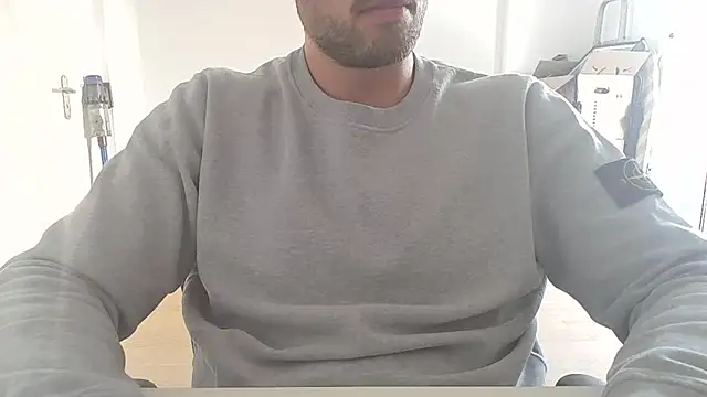 taallguyy 196 online show from 09/18/25, 04:20