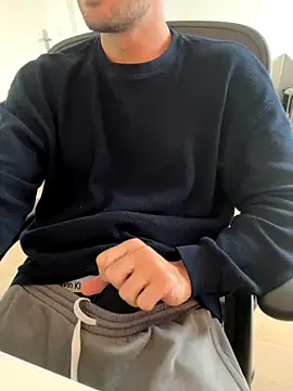 taallguyy 196 online show from 10/16/25, 09:21