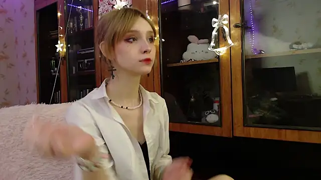 Snapshot of cloudgirrl chatting on 01/09/25, 07:40 cloudgirrl online show from 01/09/25, 07:40