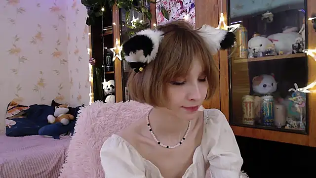 Snapshot of cloudgirrl chatting on 03/02/25, 04:17 cloudgirrl online show from 03/02/25, 04:17