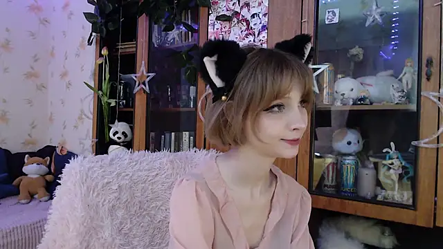 Snapshot of cloudgirrl chatting on 03/12/25, 09:23 cloudgirrl online show from 03/12/25, 09:23