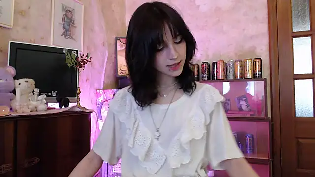 Snapshot of cloudgirrl chatting on 03/28/26, 11:43 cloudgirrl online show from 03/28/26, 11:43