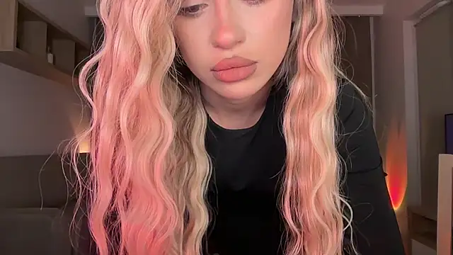 Snapshot of Julia_RL chatting on 10/15/25, 09:04 Julia RL online show from 10/15/25, 09:04