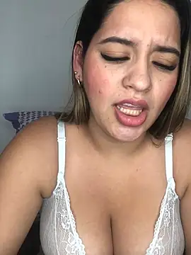 Snapshot of Amira__Fatima chatting on 02/11/25, 07:16 Amira Fatima online show from 02/11/25, 07:16