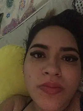 Snapshot of Amira__Fatima chatting on 03/02/25, 05:04 Amira Fatima online show from 03/02/25, 05:04