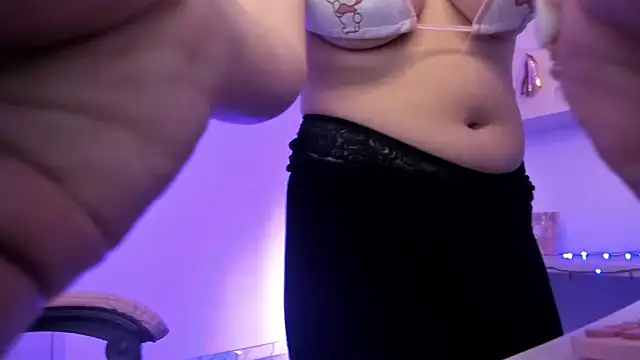 Snapshot of Francesca1_ chatting on 12/14/24, 09:45 Francesca1 online show from 12/14/24, 09:45