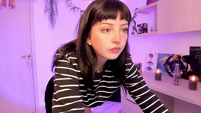 Snapshot of Francesca1_ chatting on 03/21/25, 05:54 Francesca1 online show from 03/21/25, 05:54